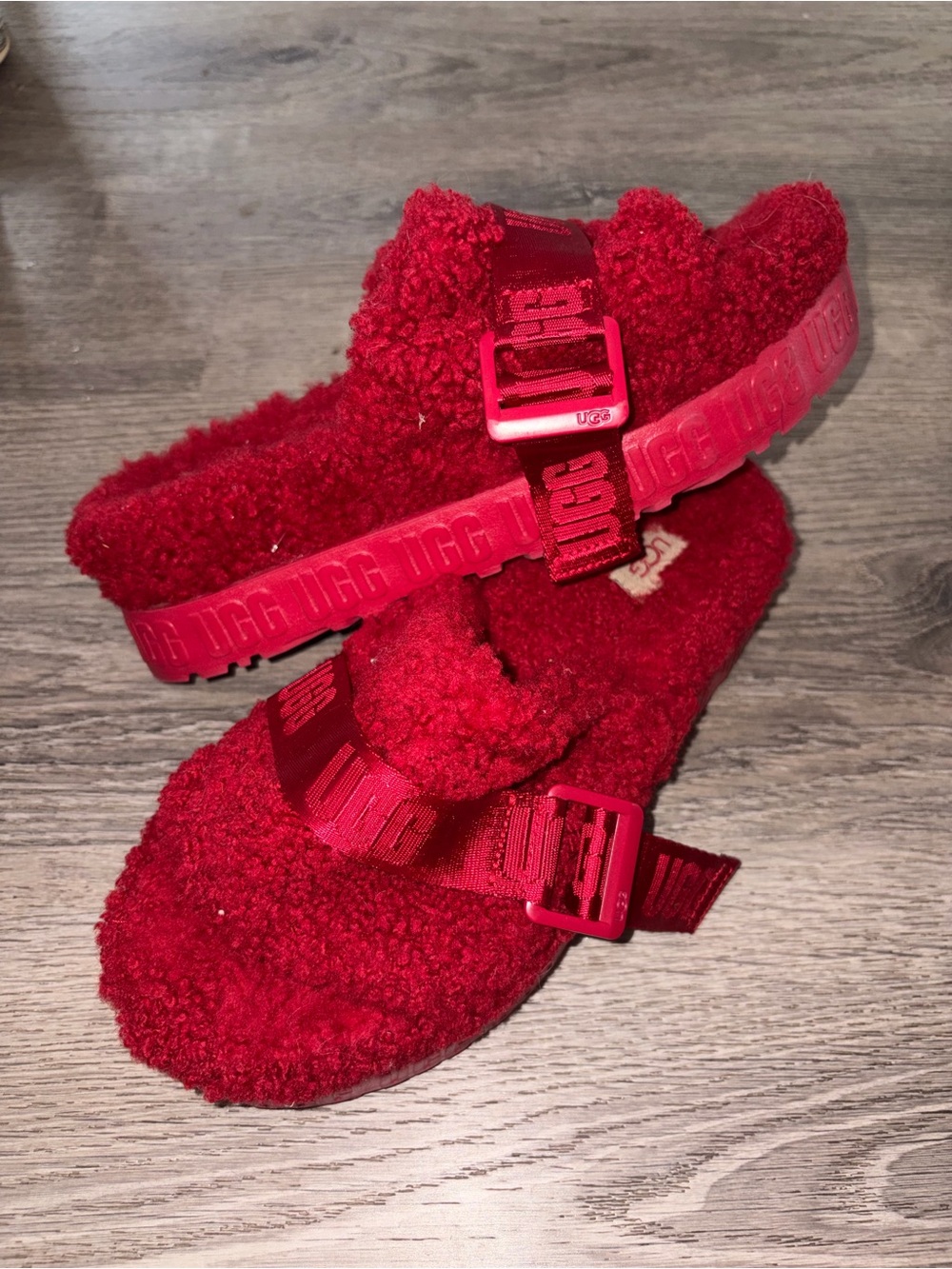 UGG Fluffita Women’s Red Shearling Slide Slippers Buckle Strap Open Toe 8